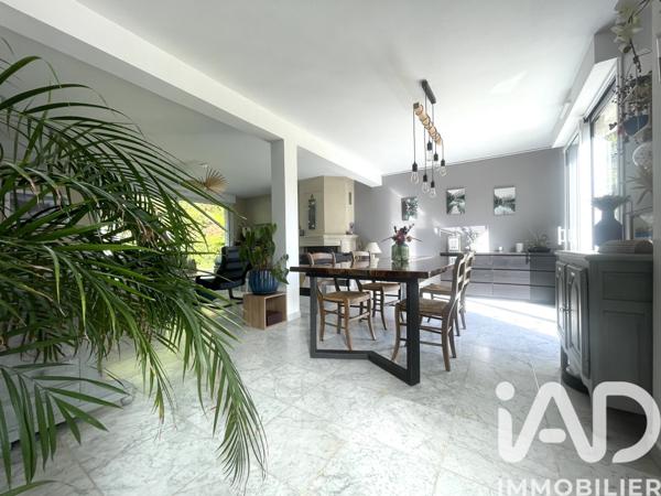 Maison à vendre 9 pièces 190 m² Le Mesnil-Saint-Denis