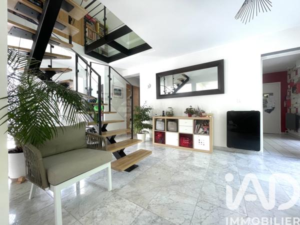 Maison à vendre 9 pièces 190 m² Le Mesnil-Saint-Denis