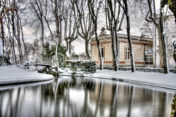 Immeuble de 1 089 m²