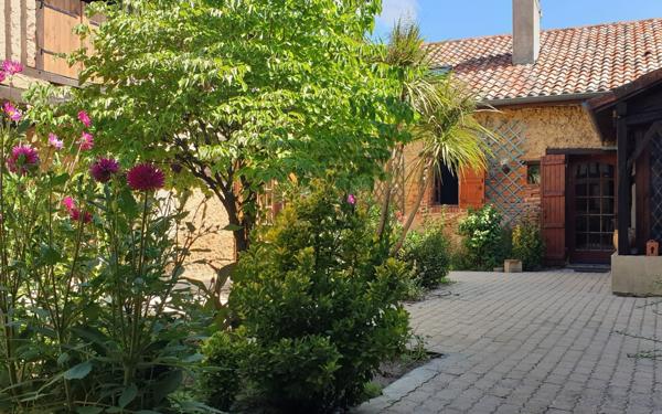 Maison à vendre    7 pièces •  Saint-Gein