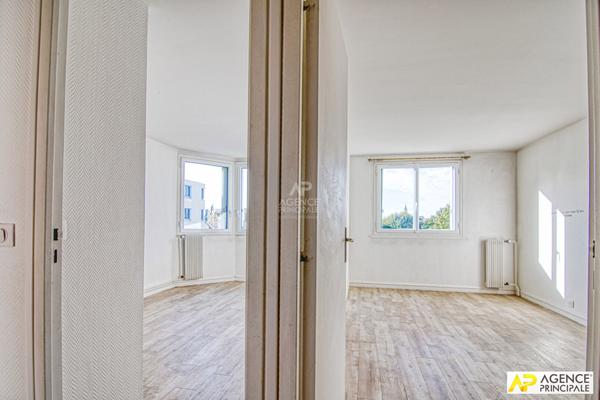 Versailles Glatigny - Appartement 4 pièces 88 m2 situé au 2e et dernier étage avec terrasse de 21 m², cave et box €460 000 ** - Référence 26738