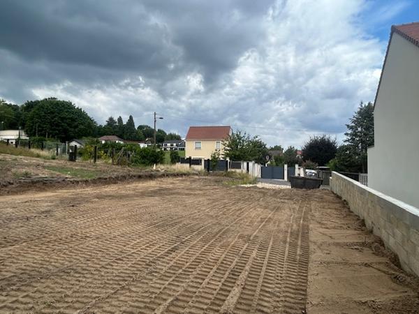 Montlhéry (91310) MONTLHERY CENTRE - TERRAIN A BATIR VIABILISE avec PERMIS DE CONSTRUIRE - 366 M2 - Verdoyant et plat - Quartier