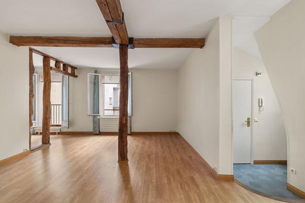 Appartement traversant - 3 pièces - 81,82 m² - Paris 4ème - PARIS