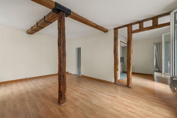 Appartement traversant - 3 pièces - 81,82 m² - Paris 4ème - PARIS