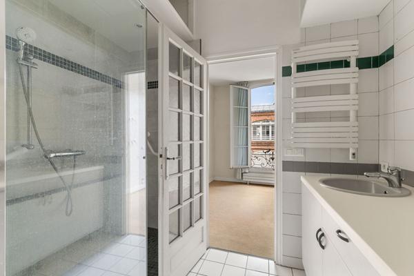 Appartement traversant - 3 pièces - 81,82 m² - Paris 4ème - PARIS