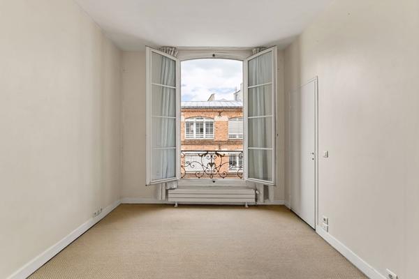 Appartement traversant - 3 pièces - 81,82 m² - Paris 4ème - PARIS