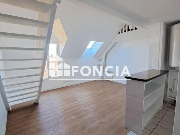 Location Appartement 3 pièces 37.45 m² - 7 RUE DE L'HOTEL DE VILLE Juziers 78820