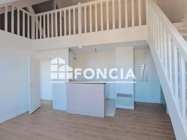 Location Appartement 3 pièces 37.45 m² - 7 RUE DE L'HOTEL DE VILLE Juziers 78820