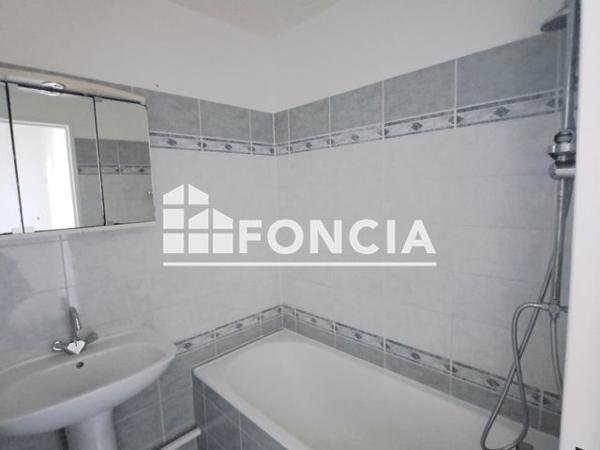 Location Appartement 3 pièces 37.45 m² - 7 RUE DE L'HOTEL DE VILLE Juziers 78820