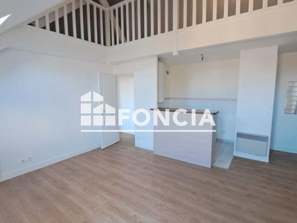 Location Appartement 3 pièces 37.45 m² - 7 RUE DE L'HOTEL DE VILLE Juziers 78820