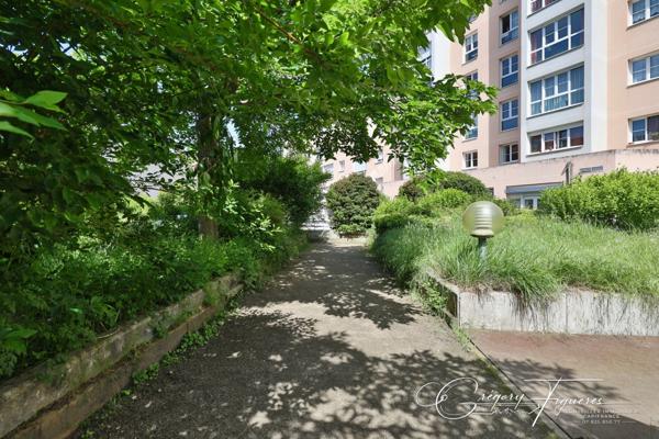 APPARTEMENT FAMILIAL 79 m² – 4 PIÈCES – 3 CHAMBRES – GRAND GARAGE – GRAND JARDIN – RÉSIDENCE CALME AVEC ASCENSEUR – SAINT-ÉTIENNE