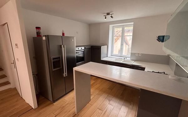 Immeuble à vendre    6 pièces • 175 m2 Sain-Bel