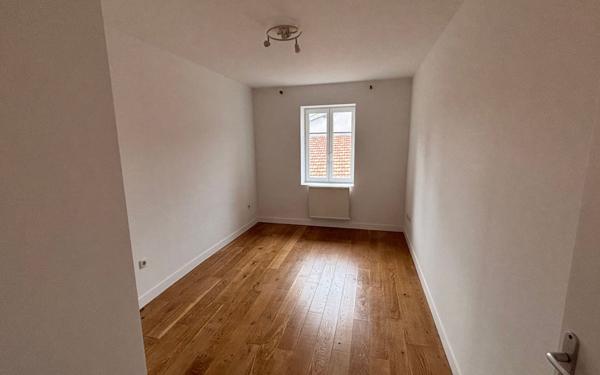 Immeuble à vendre    6 pièces • 175 m2 Sain-Bel