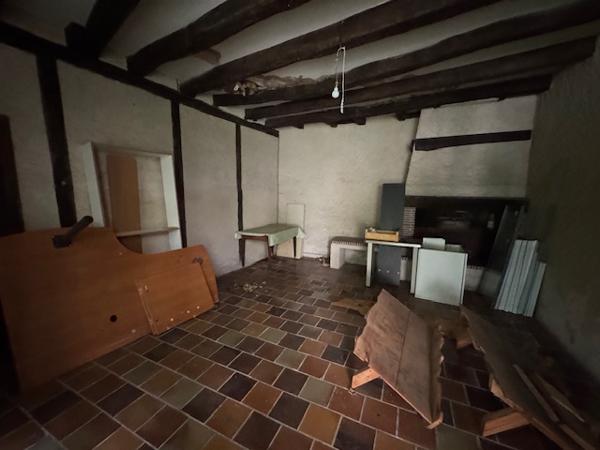 Immeuble de rapport avec local commercial loué, vaste duplex et dépendances – Hyper-centre de Montmorillon