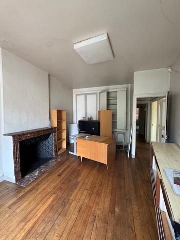 Immeuble de rapport avec local commercial loué, vaste duplex et dépendances – Hyper-centre de Montmorillon