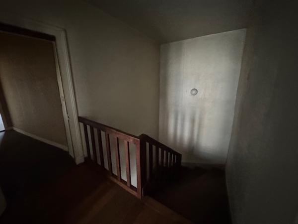 Immeuble de rapport avec local commercial loué, vaste duplex et dépendances – Hyper-centre de Montmorillon