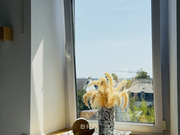 DERNIER ÉTAGE AVEC JARDIN – T2 BIS DE CHARME – VANNES CENTRE