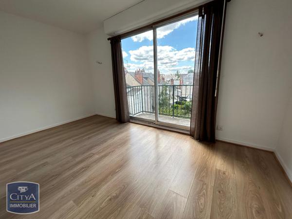 Appartement à louer 3 pièces 62.42m² Tours (37000)