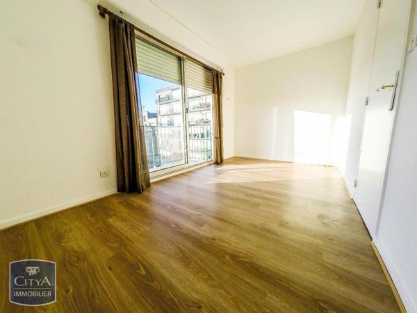 Appartement à louer 3 pièces 62.42m² Tours (37000)