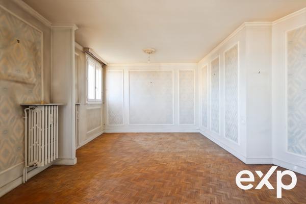 Appartement T4/5 avec vue dégagée – À rénover
