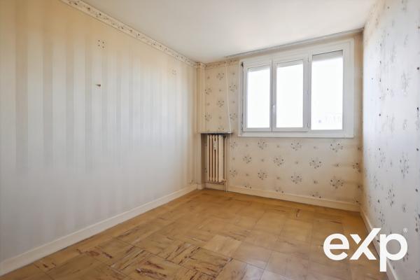 Appartement T4/5 avec vue dégagée – À rénover