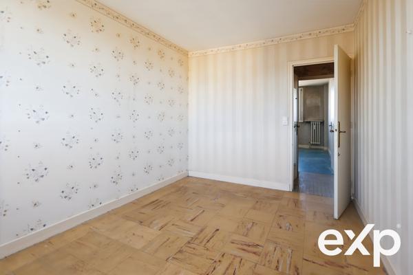 Appartement T4/5 avec vue dégagée – À rénover