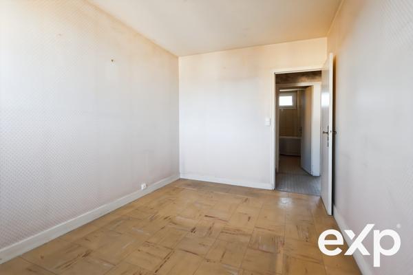 Appartement T4/5 avec vue dégagée – À rénover