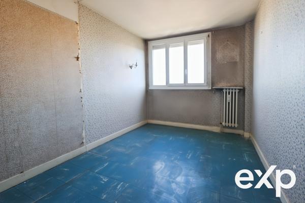 Appartement T4/5 avec vue dégagée – À rénover