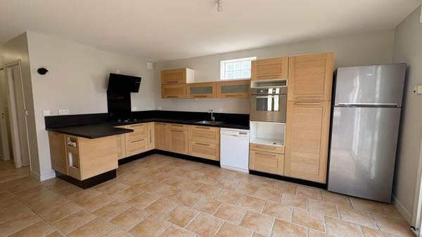 Grande maison avec 6 pièces à vendre à Clermont-Ferrand avec jardin et garage.