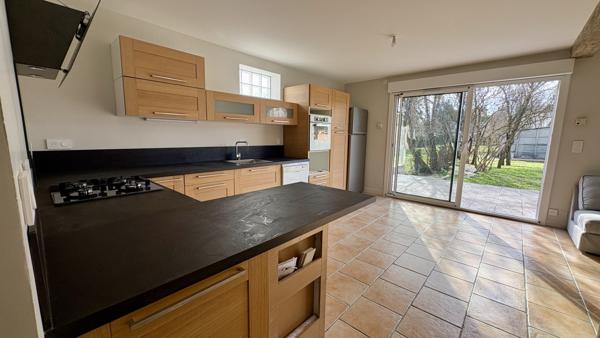 Grande maison avec 6 pièces à vendre à Clermont-Ferrand avec jardin et garage.