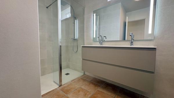 Grande maison avec 6 pièces à vendre à Clermont-Ferrand avec jardin et garage.