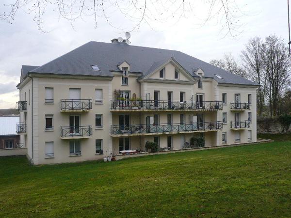 GRAND APPARTEMENT F3 DUPLEX EN RESIDENCE SECURISEE AVEC BALCON ET GARAGE BOX VENDU LOUE