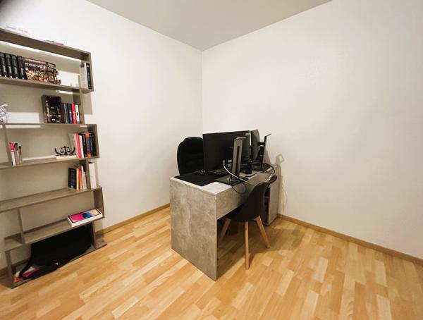 GRAND APPARTEMENT F3 DUPLEX EN RESIDENCE SECURISEE AVEC BALCON ET GARAGE BOX VENDU LOUE