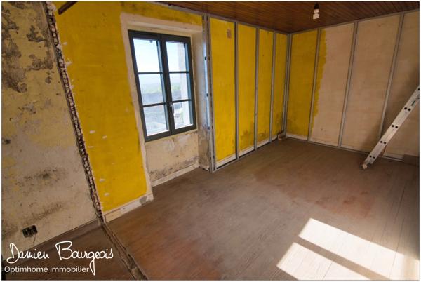 Maison mitoyenne brute avec fort potentiel d'environ 84 m² (110 m2 sol)
