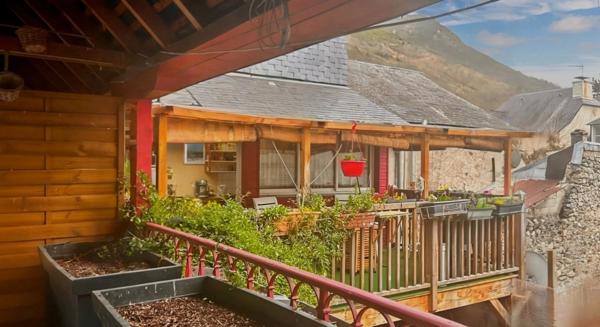 Maison de charme au cœur de CAMPAN (65)