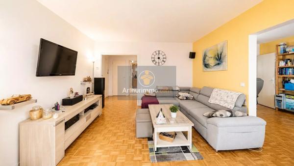 Vente                                                      Appartement
                        
                     5 pièces                      93 m2                     à Verneuil-sur-Seine