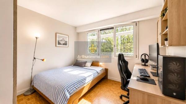 Vente                                                      Appartement
                        
                     5 pièces                      93 m2                     à Verneuil-sur-Seine