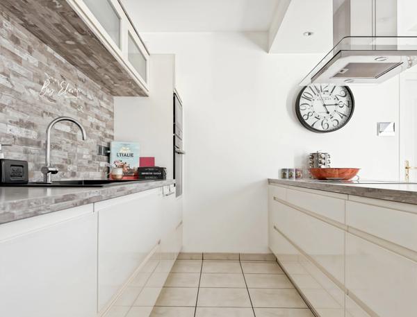 Villa familiale élégante - Claye-Souilly/Seine et Marne – 5 chambres dont 2 suites – piscine chauffée – grand jardin sans vis-à-vis – deux garages - calme