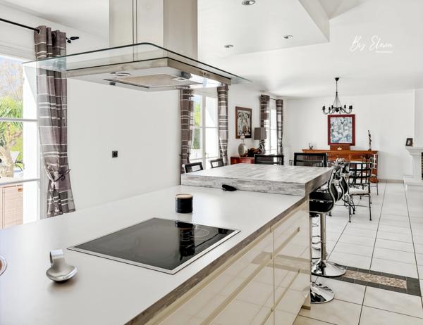 Villa familiale élégante - Claye-Souilly/Seine et Marne – 5 chambres dont 2 suites – piscine chauffée – grand jardin sans vis-à-vis – deux garages - calme