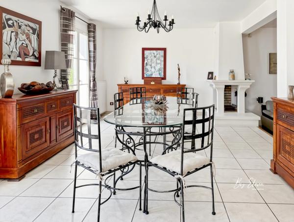 Villa familiale élégante - Claye-Souilly/Seine et Marne – 5 chambres dont 2 suites – piscine chauffée – grand jardin sans vis-à-vis – deux garages - calme