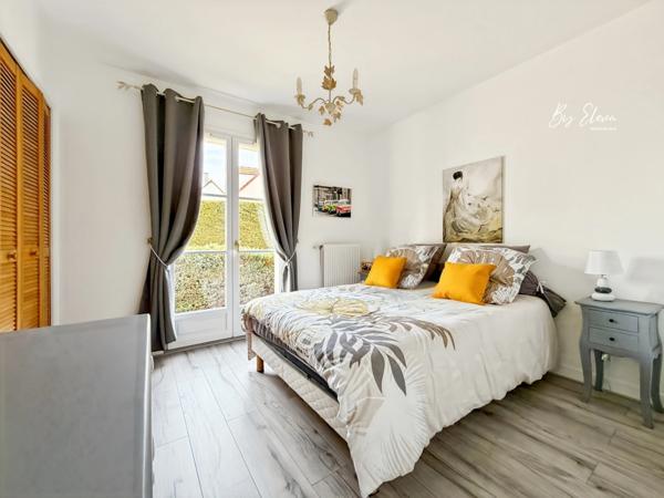 Villa familiale élégante - Claye-Souilly/Seine et Marne – 5 chambres dont 2 suites – piscine chauffée – grand jardin sans vis-à-vis – deux garages - calme