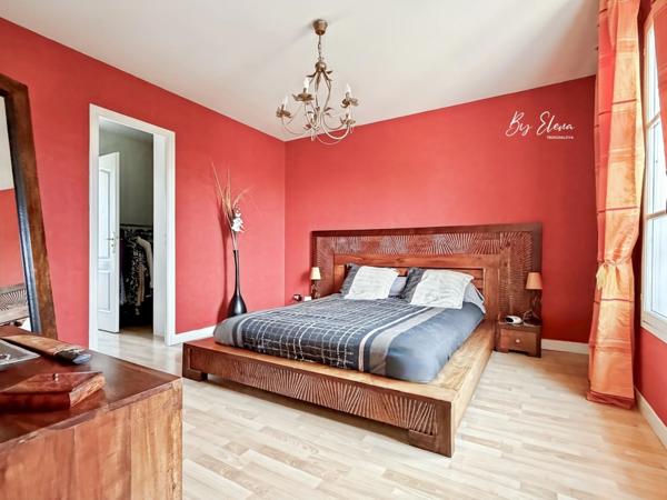 Villa familiale élégante - Claye-Souilly/Seine et Marne – 5 chambres dont 2 suites – piscine chauffée – grand jardin sans vis-à-vis – deux garages - calme