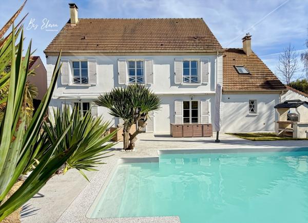 Villa familiale élégante - Claye-Souilly/Seine et Marne – 5 chambres dont 2 suites – piscine chauffée – grand jardin sans vis-à-vis – deux garages - calme