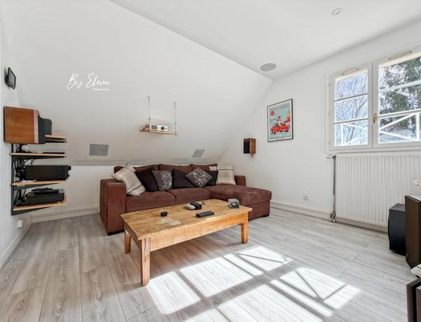 Villa familiale élégante - Claye-Souilly/Seine et Marne – 5 chambres dont 2 suites – piscine chauffée – grand jardin sans vis-à-vis – deux garages - calme