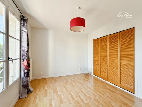 Villa familiale élégante - Claye-Souilly/Seine et Marne – 5 chambres dont 2 suites – piscine chauffée – grand jardin sans vis-à-vis – deux garages - calme