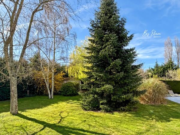 Villa familiale élégante - Claye-Souilly/Seine et Marne – 5 chambres dont 2 suites – piscine chauffée – grand jardin sans vis-à-vis – deux garages - calme