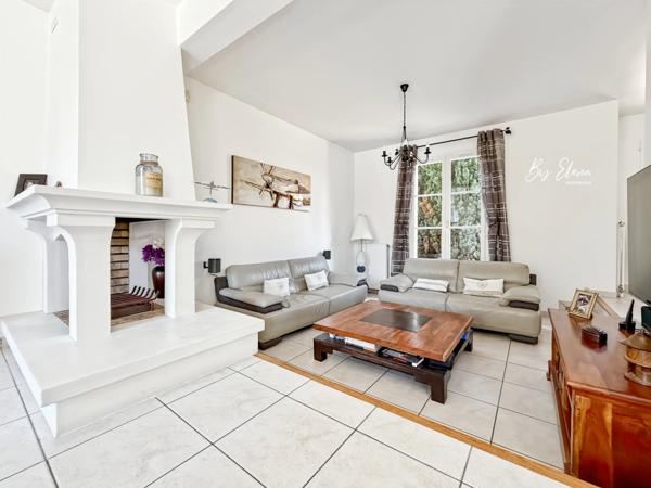 Villa familiale élégante - Claye-Souilly/Seine et Marne – 5 chambres dont 2 suites – piscine chauffée – grand jardin sans vis-à-vis – deux garages - calme