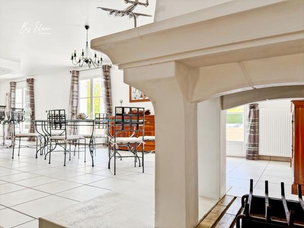 Villa familiale élégante - Claye-Souilly/Seine et Marne – 5 chambres dont 2 suites – piscine chauffée – grand jardin sans vis-à-vis – deux garages - calme