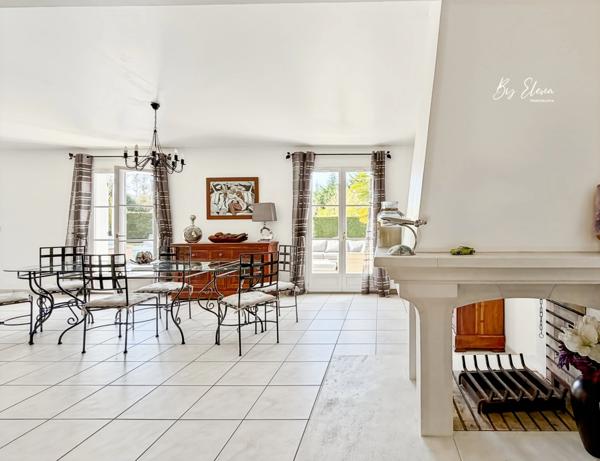 Villa familiale élégante - Claye-Souilly/Seine et Marne – 5 chambres dont 2 suites – piscine chauffée – grand jardin sans vis-à-vis – deux garages - calme