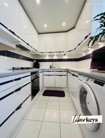 Bel appartement T3 rénové de 75m² avec loggia, Arcachon-Aiguillon.